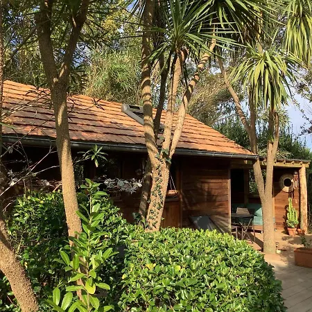 Cabane Romantique A Bidart, Proche Ocean Bed & Breakfast Bidart